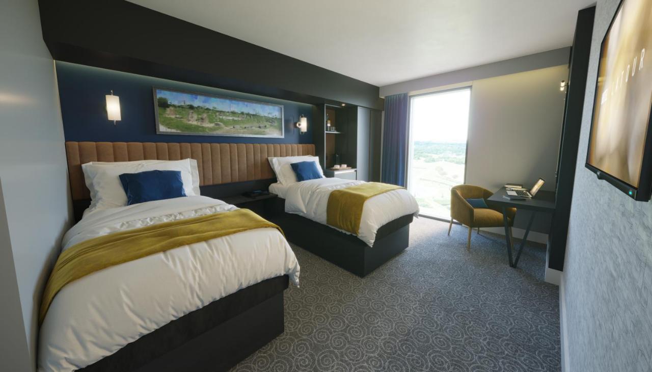 Hotel La Tour Милтон-Кейнс Экстерьер фото
