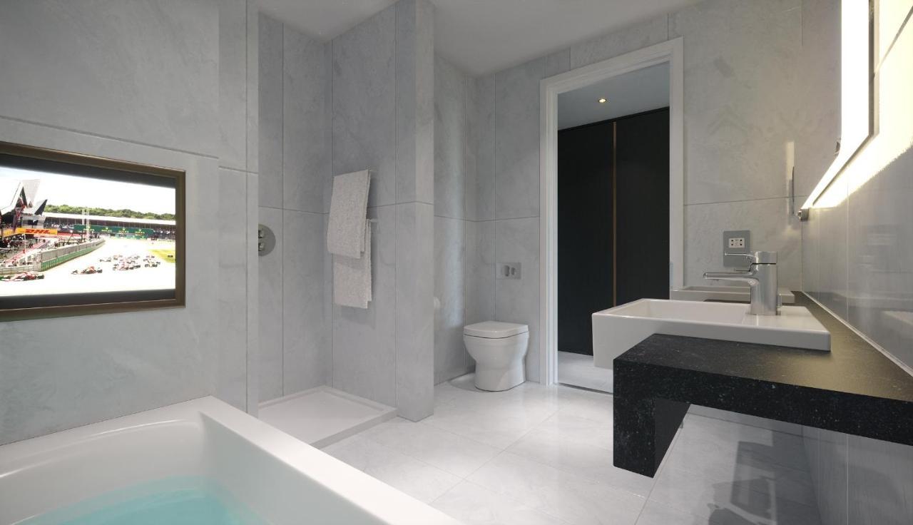 Hotel La Tour Милтон-Кейнс Экстерьер фото