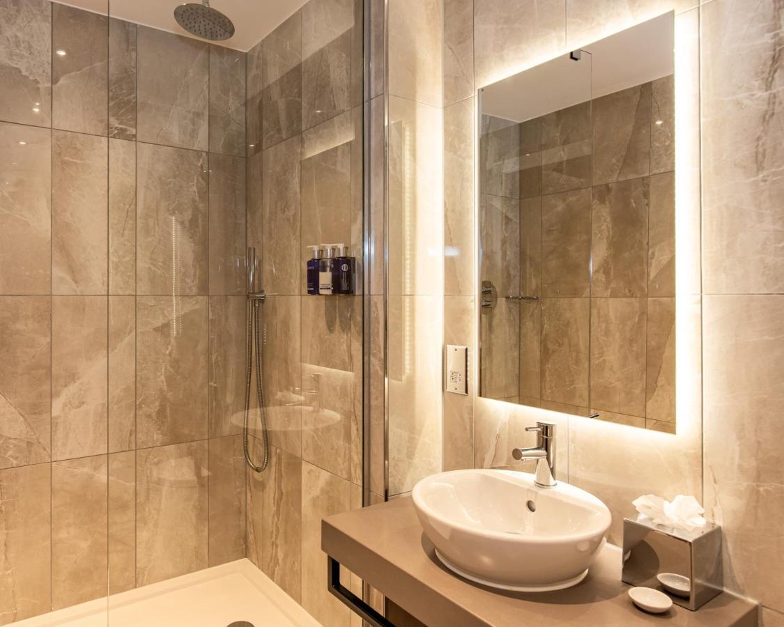 Hotel La Tour Милтон-Кейнс Экстерьер фото