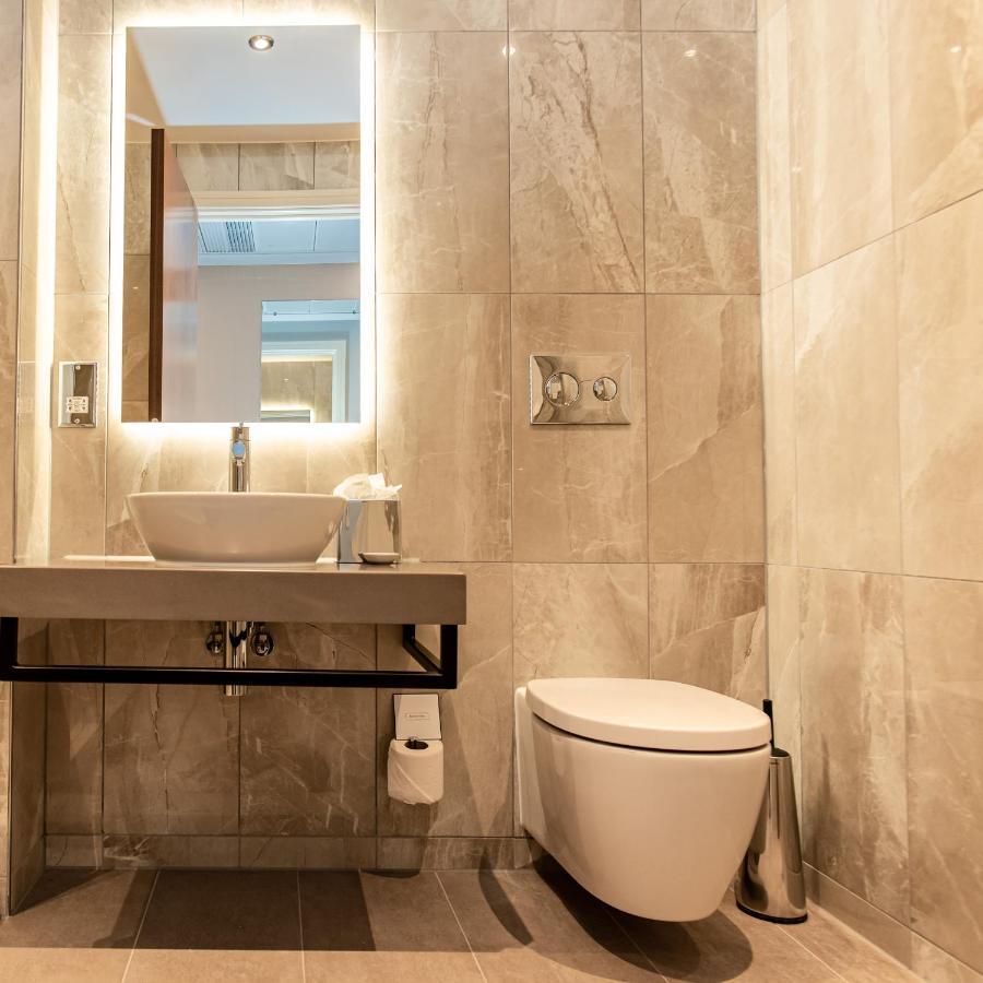 Hotel La Tour Милтон-Кейнс Экстерьер фото