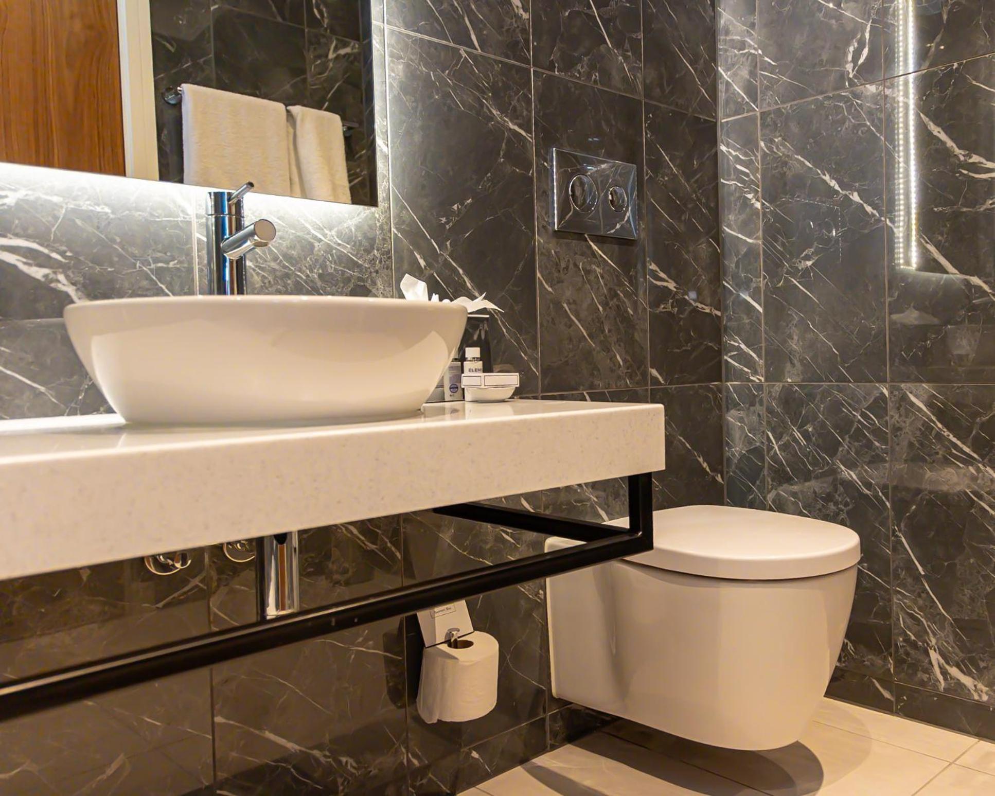 Hotel La Tour Милтон-Кейнс Экстерьер фото