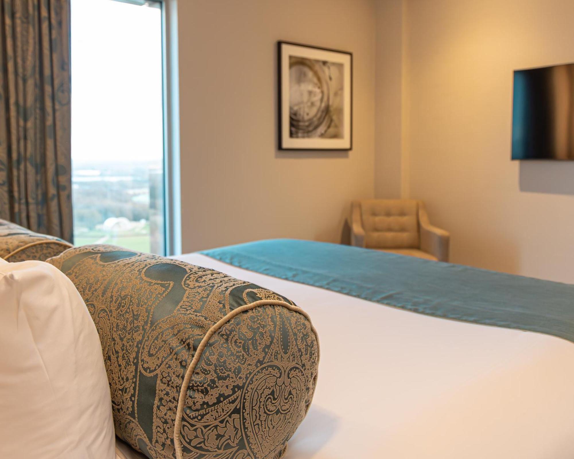 Hotel La Tour Милтон-Кейнс Экстерьер фото